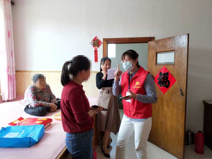 关爱贫困精神病人|外联部薛玉梅主任一行前往即墨区田横镇下辖村庄走访慰问