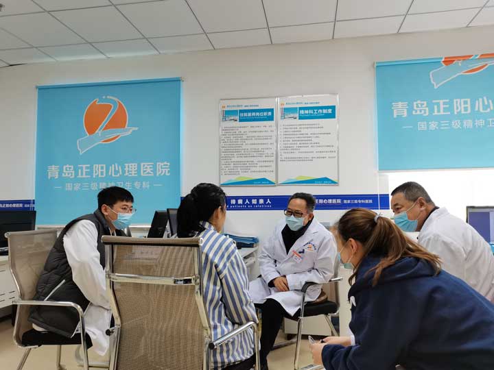 赵贵芳教授会诊实录：陷入“精分”的深渊后，他们与病魔展开了艰辛抗争……